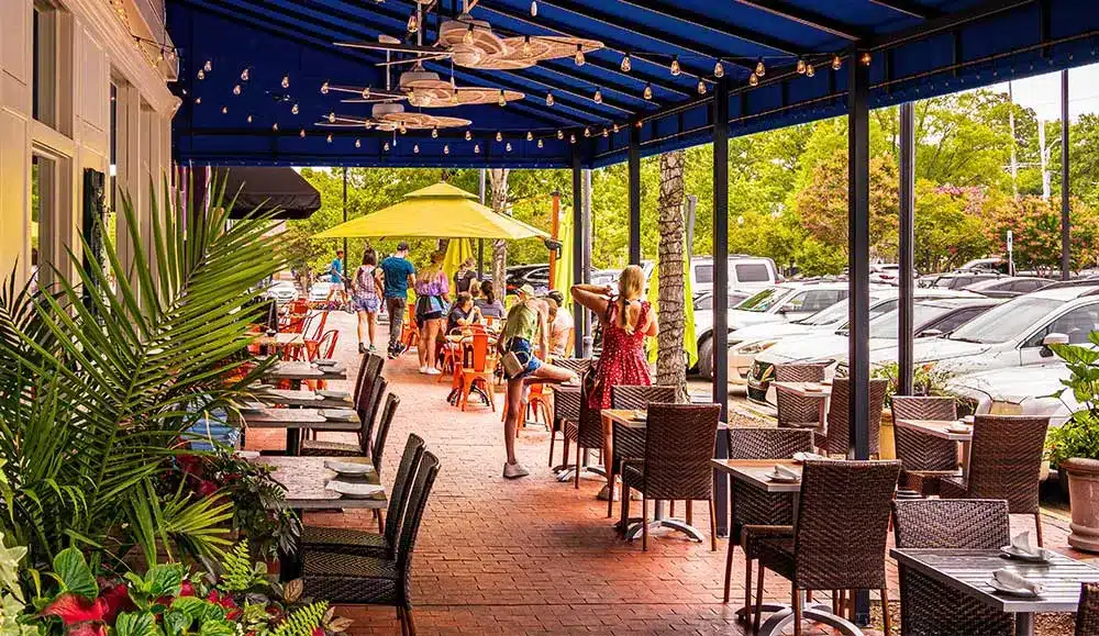 Photo patio seating at a restaurant.